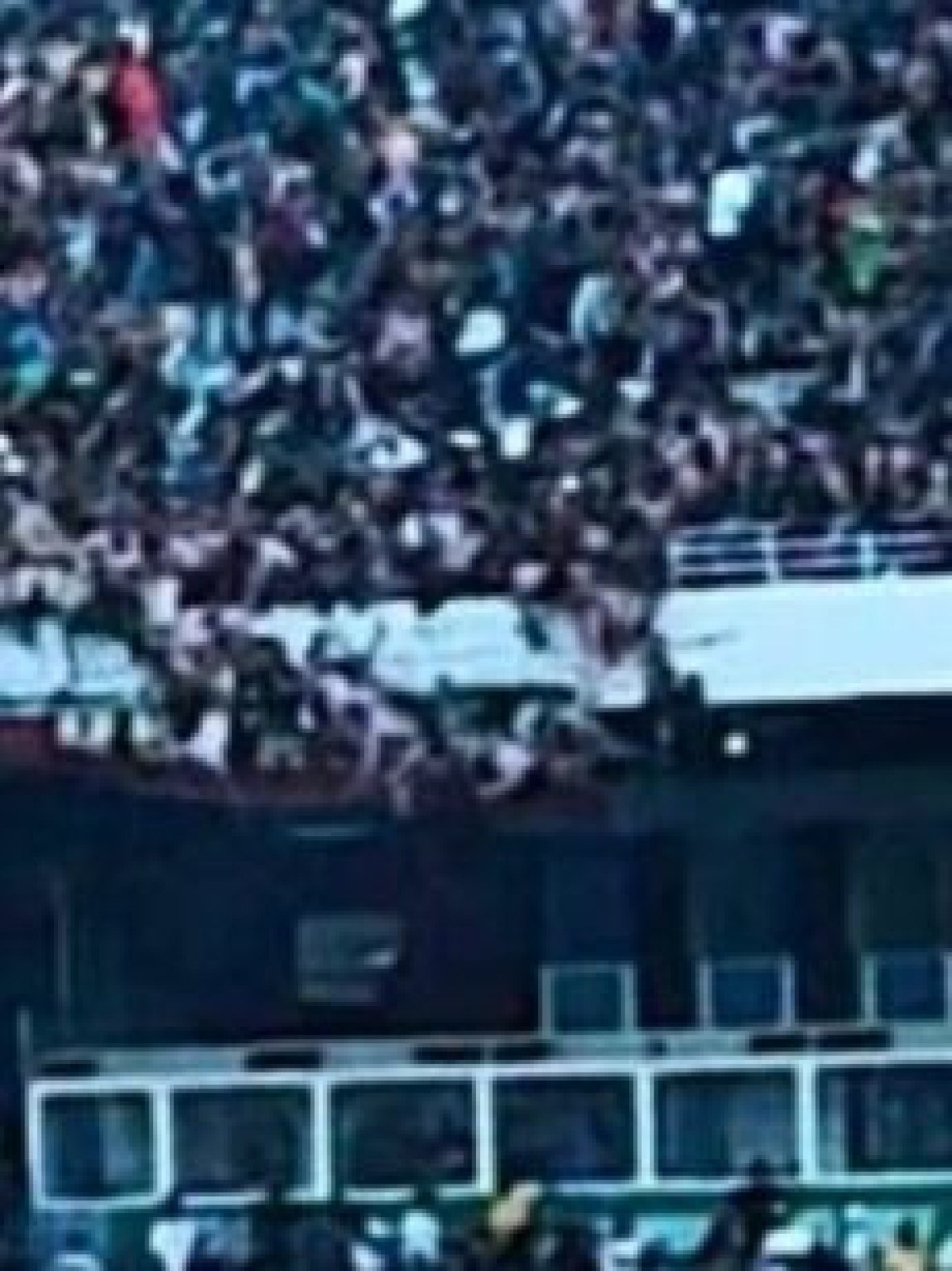 Arquibancada cede em jogo na Argélia; três morrem e dezenas ficam feridos - No Ataque Internacional