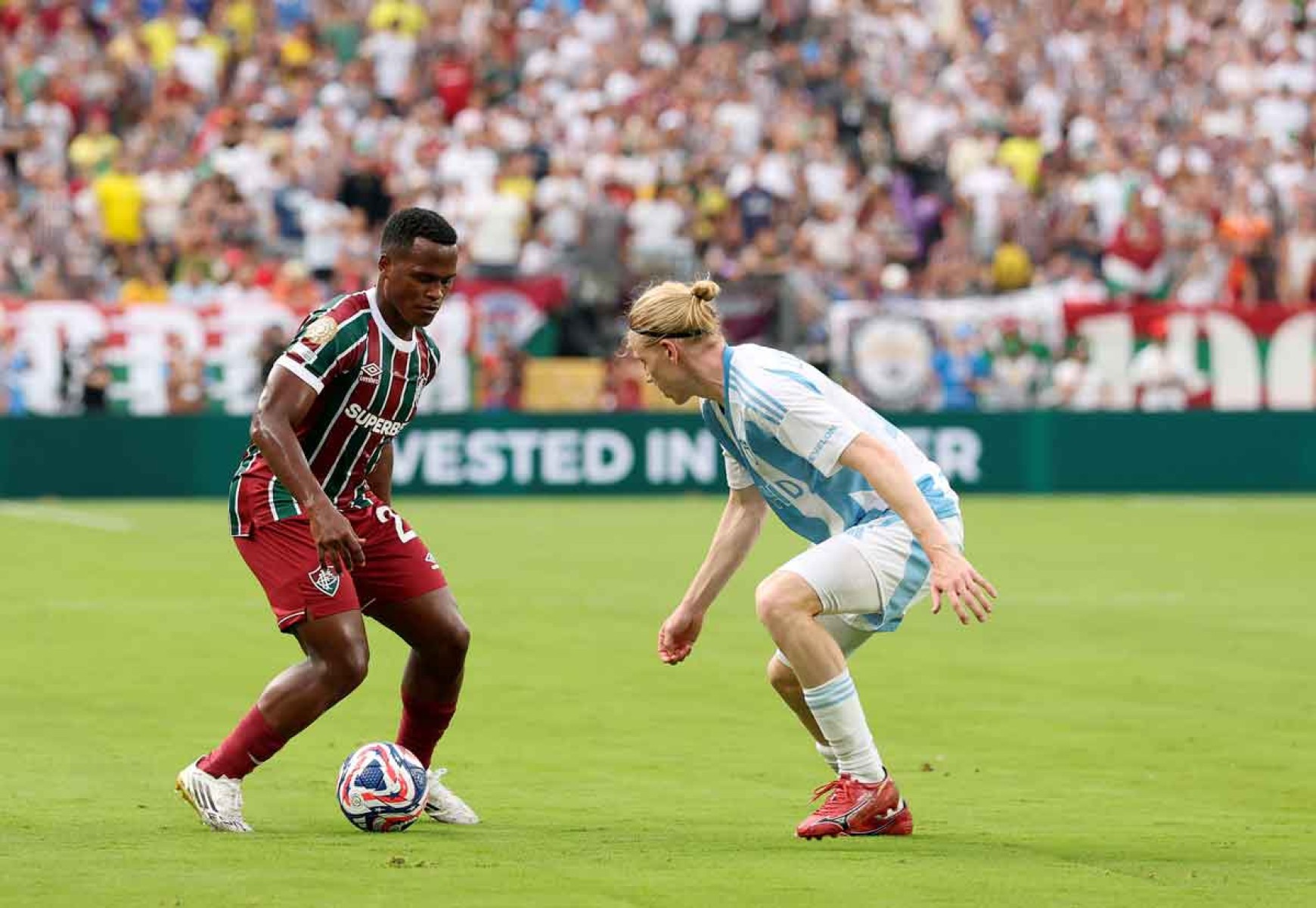 Jhon Arias diante de Gustav Ludwigson no jogo entre Fluminense e Ulsan HD pelo Mundial de Clubes - (crédito: Francois Nel / GETTY IMAGES NORTH AMERICA / Getty Images via AFP) Jhon Arias diante de Gustav Ludwigson no jogo entre Fluminense e Ulsan HD pelo Mundial de Clubes - (crédito: Francois Nel / GETTY IMAGES NORTH AMERICA / Getty Images via AFP)