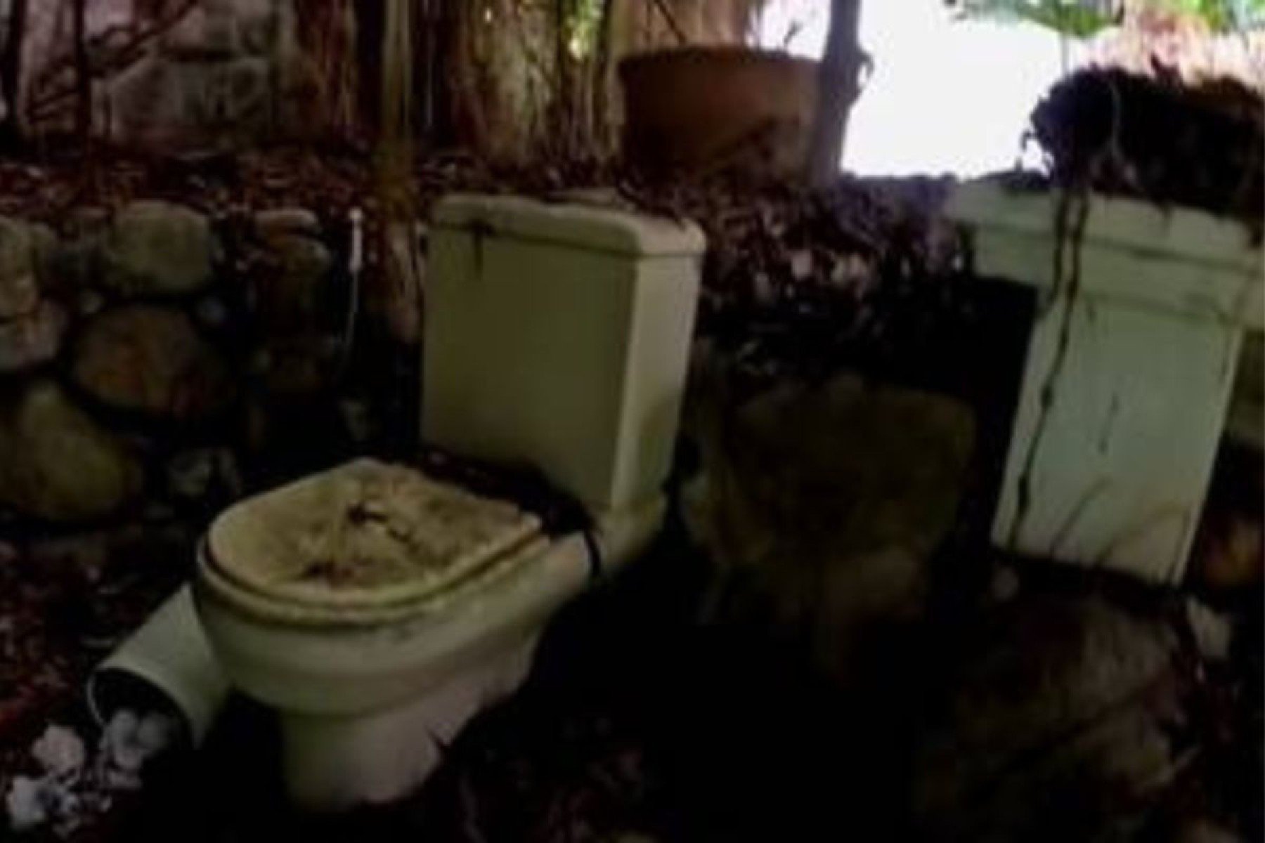 Mansão abandonada de Clodovil -Reprodução YouTube Lolo Bolado
