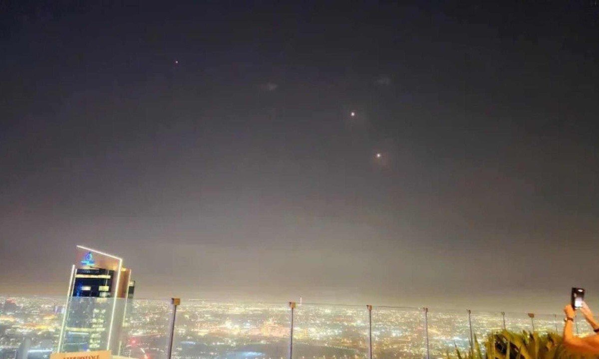 Mísses no céu de Doha, no Qatar -  (crédito: Sorin Furcoi/Al Jazeera)