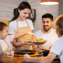 Comer bem tem a ver com prazer: a nova nutrição que escuta o corpo - FreePik
