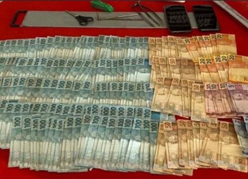 Homem é preso com R$ 15 mil tirados de caixas eletrônicos em Sacramento -  (crédito: Divulgação/PMMG)