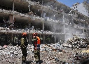 O espetáculo macabro que testemunhamos em Teerã e Tel Aviv, por meio das telas digitais, não é mero entretenimento midiático, mas a manifestação cruel de uma realidade -  (crédito: Jack GUEZ/AFP)