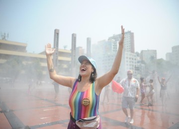 Palco de manifestações culturais e políticas, a Praça da Estação é conhecida por sua história e beleza; a 'praia da estação', retratada na imagem -  (crédito:  Alexandre Guzanshe/EM/D.A. Press)