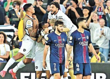 Com um futebol envolvente e eficiente, Botafogo venceu o poderoso Paris Saint-Germain no Mundial de Clubes -  (crédito: Frederic J. Brown / AFP)