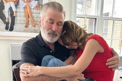 A mulher de Alec Baldwin revelou que está cansada de ter filhos, pois já são 7 ao todo com o ator americano. Mas ele insiste que quer ter mais um. E detalhe: Baldwin ainda tem um oitavo filho, o primogênito, da época em que ele vivia com a atriz Kim Basinger.  -  (crédito: Reprodução Instagram)