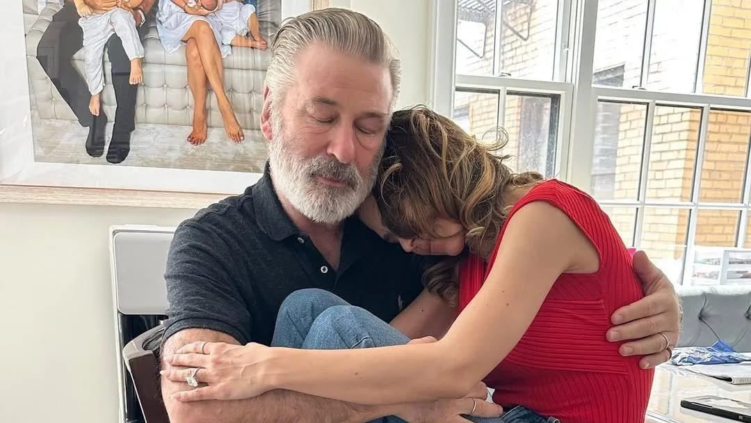 A mulher de Alec Baldwin revelou que estÃ¡ cansada de ter filhos, pois jÃ¡ sÃ£o 7 ao todo com o ator americano. Mas ele insiste que quer ter mais um. E detalhe: Baldwin ainda tem um oitavo filho, o primogÃªnito, da Ã©poca em que ele vivia com a atriz Kim Basinger.  -  (crédito: ReproduÃ§Ã£o Instagram)
