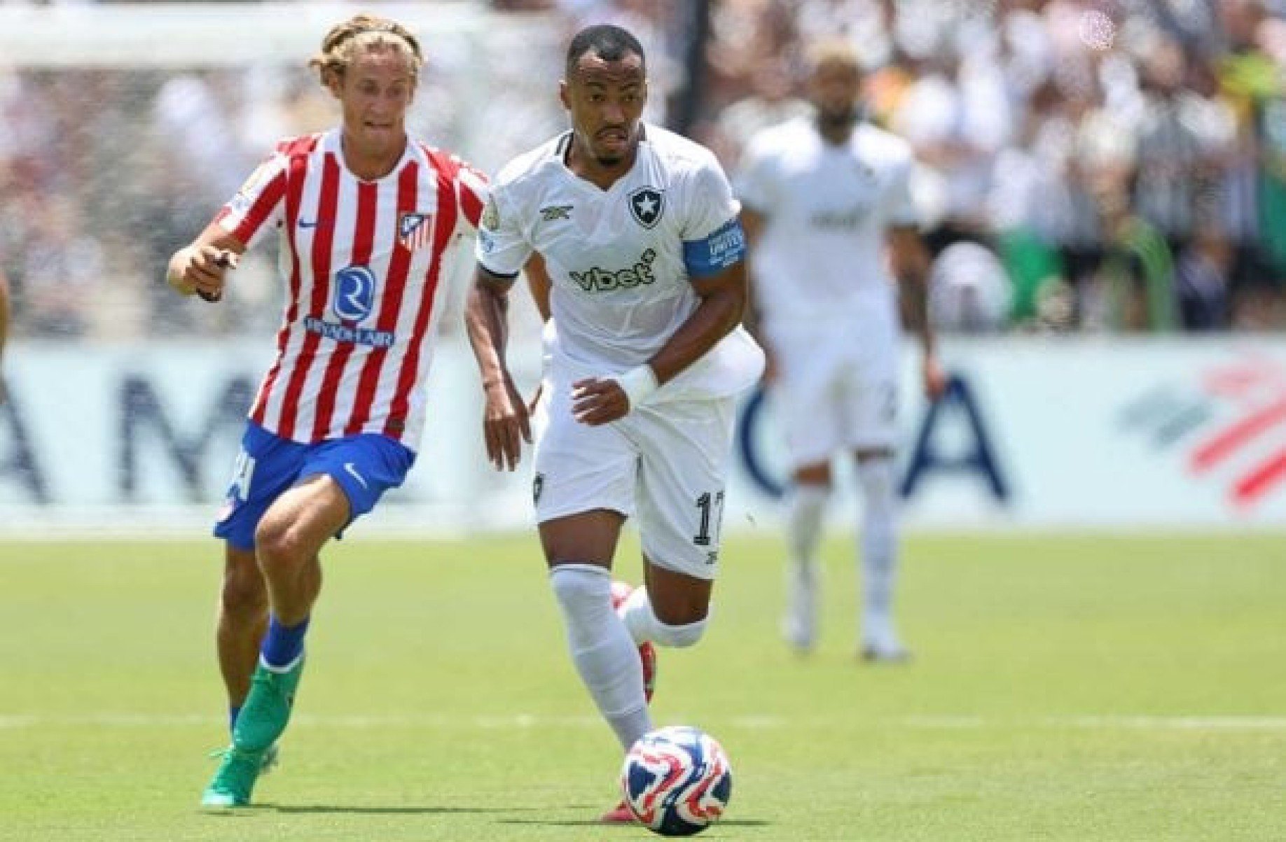 Marlon Freitas destaca classificação do Botafogo e cita discurso inflamado