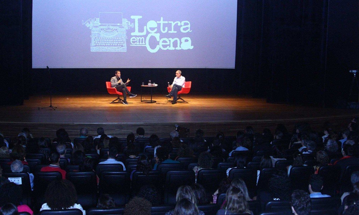 Letra em Cena especial recebe o escritor Itamar Vieira Jr. que conversa com José Eduardo Gonçalves no Teatro Centro Cultural Unimed (09/04/2024)-Marcos Vieira/EM/D.A Press