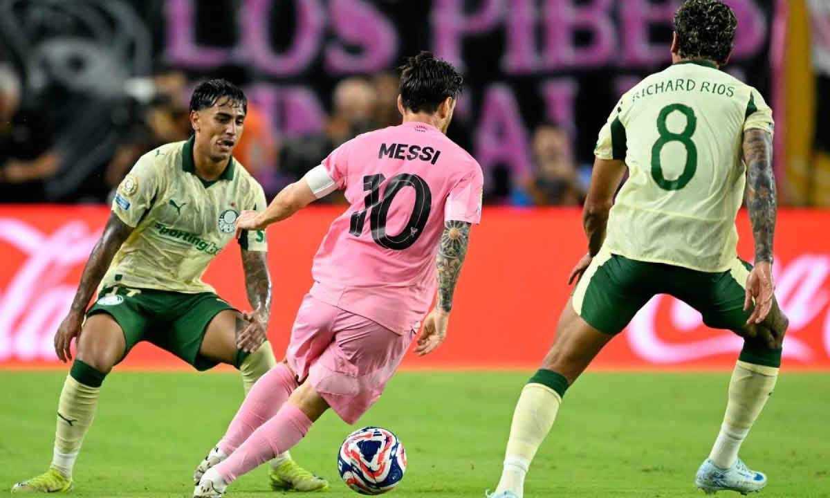 O craque Lionel Messi teve participação discreta no empate por 2 a 2 do Inter Miami com o Palmeiras, pelo Mundial de Clubes - (crédito: CHANDAN KHANNA / AFP) O craque Lionel Messi teve participação discreta no empate por 2 a 2 do Inter Miami com o Palmeiras, pelo Mundial de Clubes - (crédito: CHANDAN KHANNA / AFP)