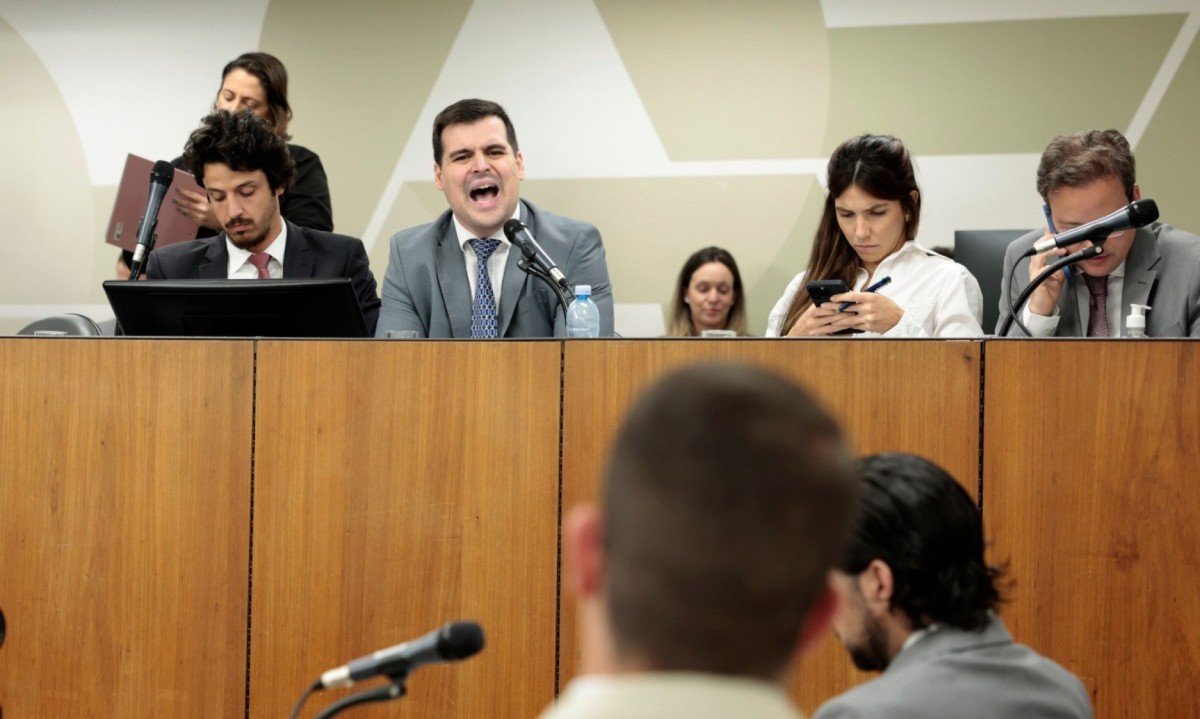 Deputada estadual Bella Gonçalves afirmou que vai entrar no Conselho de Ética da Casa contra o deputado Bruno Engler após chamar de 'nazistas' os parlamentares contrários a projeto de lei que prevê o direito a vida desde a concepção -  (crédito: Alexandre Netto/ALMG)