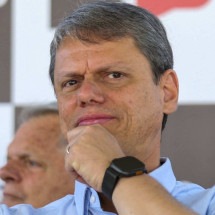 Tarcísio joga água na indústria do leite de aveia