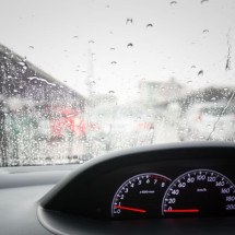 Pote de arroz no carro: truque curioso contra umidade e mau cheiro - Freepik