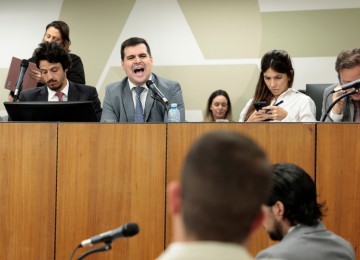Deputada estadual Bella Gonçalves afirmou que vai entrar no Conselho de Ética da Casa contra o deputado Bruno Engler após chamar de 'nazistas' os parlamentares contrários a projeto de lei que prevê o direito a vida desde a concepção -  (crédito: Alexandre Netto/ALMG)