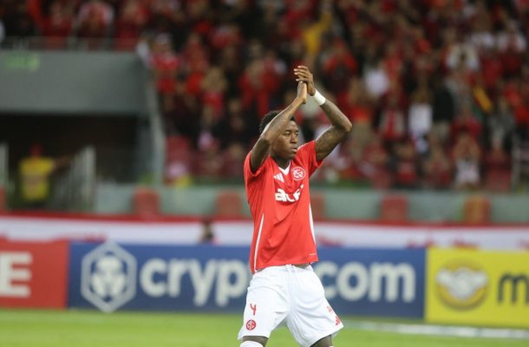 Possível ausência de Vitão cria concorrência na zaga do Inter