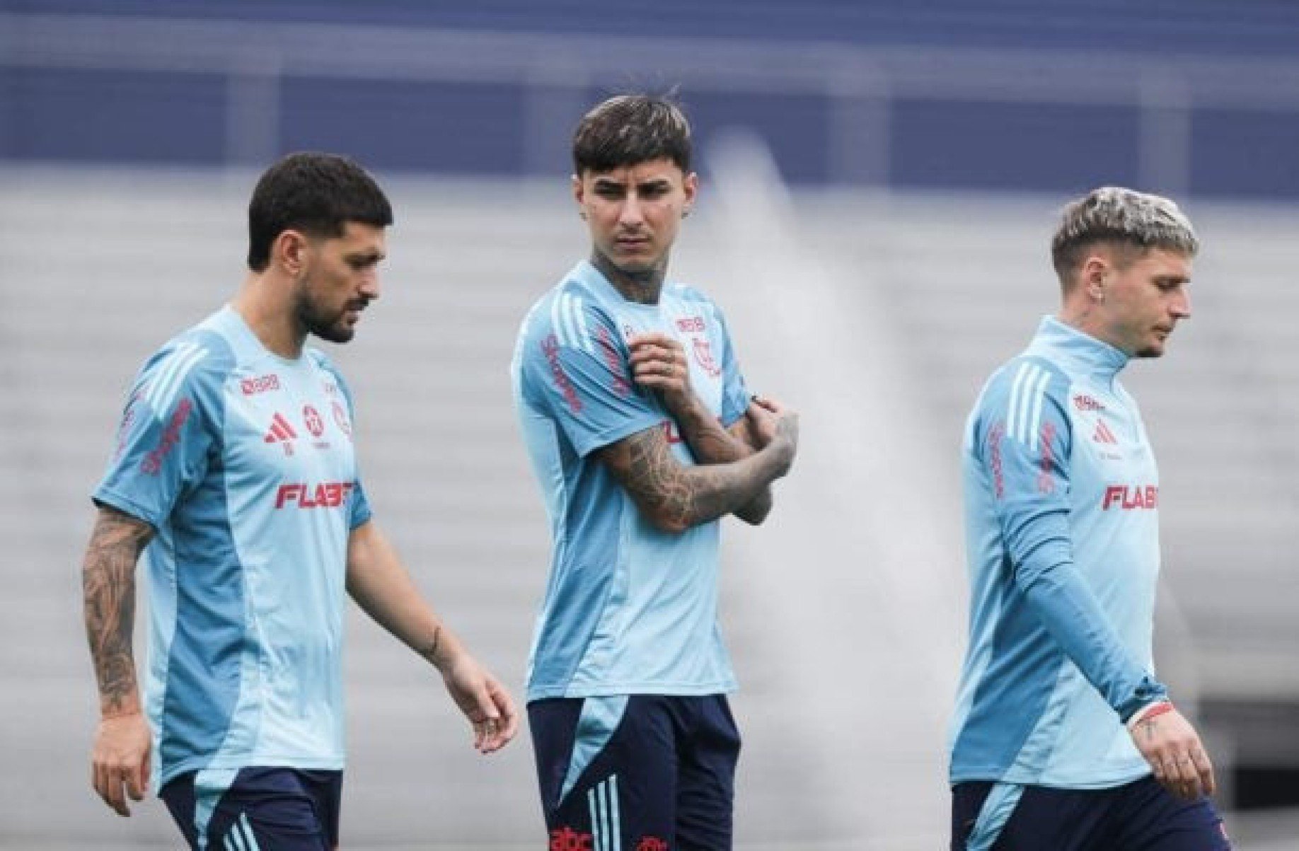 Filipe Luís faz rodízio, mas mantém Arrascaeta no time titular