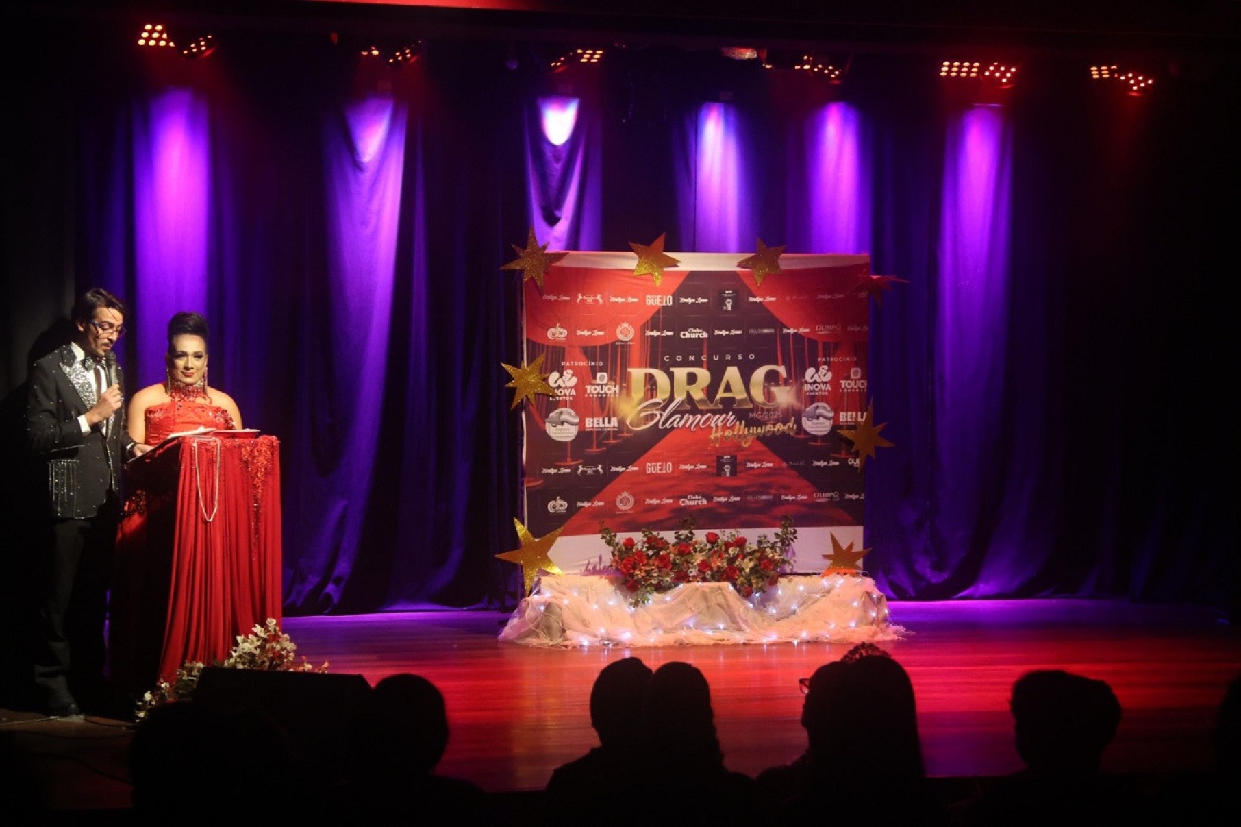Evellyn Loren, criadora do Drag Glamour, apresentou a 11ª edição do concurso com Daniel Duellis ao lado