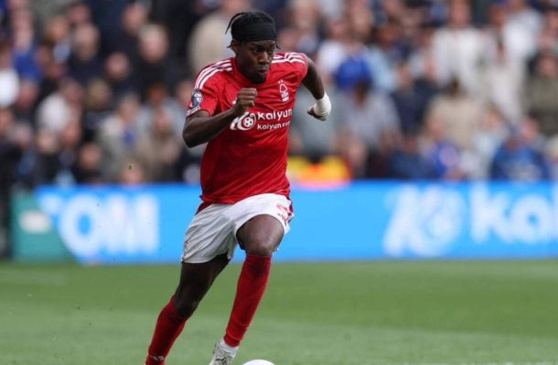 Newcastle tenta contratar destaque do Nottingham Forest, mas recebe negativa