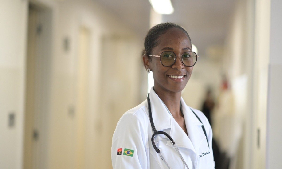 Uma das médicas é Evandra Sapunete, que realiza intercâmbio no Centro de Saúde Lajedo -  (crédito: Leandro Couri/EM/D.A Press)