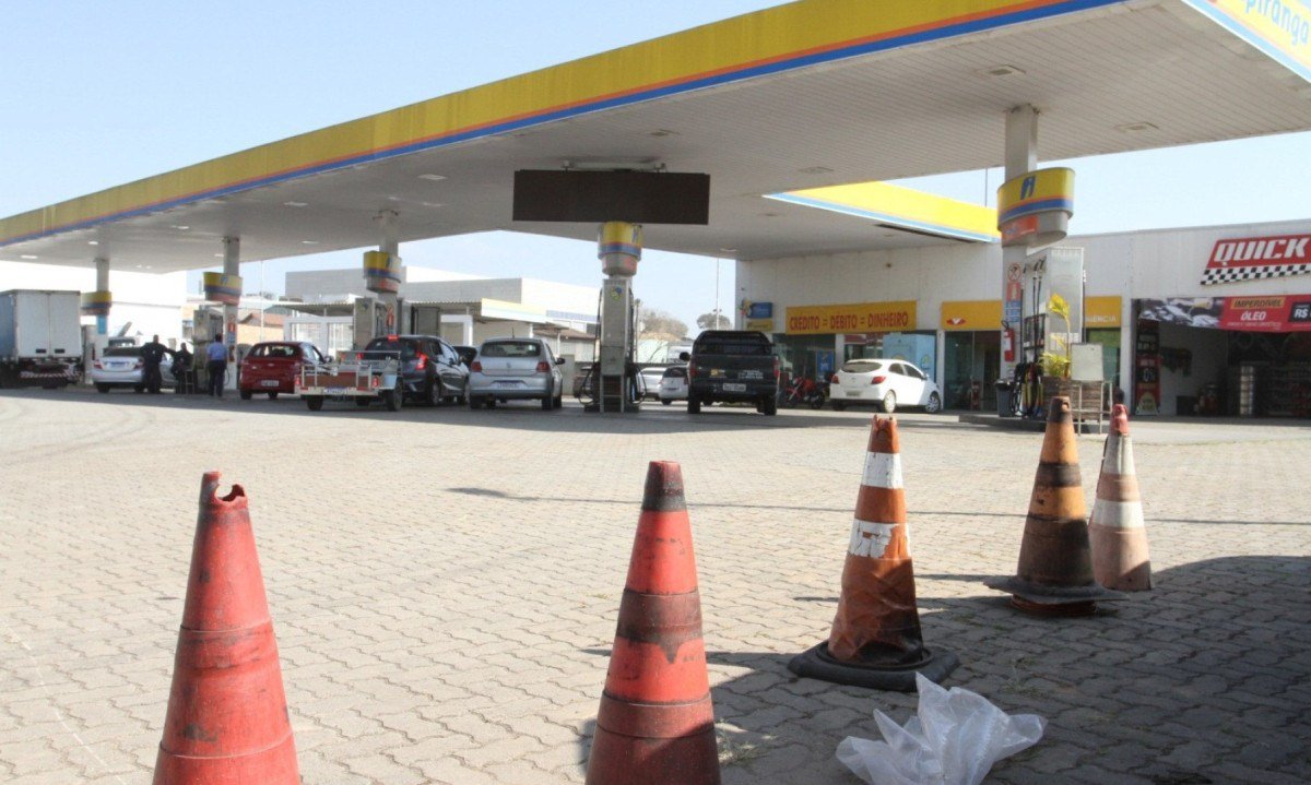 Medida do governo visa diminuir impacto do aumento do petróleo, devido aos recentes conflitos no Oriente Médio, no valor do combustível -  (crédito: Edesio Ferreira/EM/D.A Press)