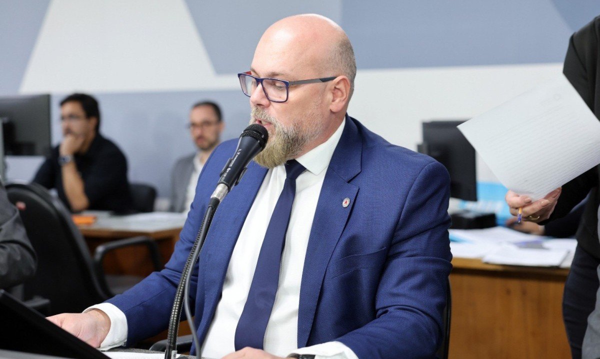 O deputado estadual Professor Cleiton afirmou que a Assembleia espera que os projetos aprovados de federaliza&ccedil;&atilde;o bastem para atingir os 20% necess&aacute;rios para a ades&atilde;o ao Regime de Recupera&ccedil;&atilde;o Fiscal (RRF) -  (crédito: Luiz Santana/ALMG)
