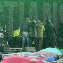 Músico tem enfarte em show na Inglaterra e fica em coma induzido - Reprodução redes sociais 