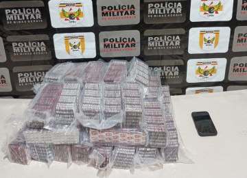 Quase 30 mil comprimidos de rebite foram apreendidos em Montes Claros, no Norte de Minas -  (crédito: Policia Militar Rodoviária/divulgação)