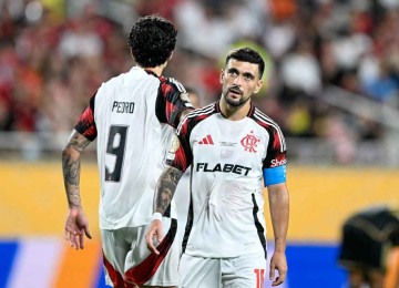 O Flamengo de Arrascaeta (D) e Pedro vai pegar o Bayern de Munique, domingo, às 17h, nas oitavas de final do Mundial de Clubes -  (crédito: PATRICIA DE MELO MOREIRA / AFP)