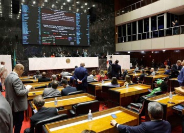 Deputados aprovaram federalização da Codemig com algumas concessões -  (crédito: GUILHERME DARDANHAN/ALMG)