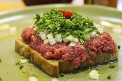 A Carne de Onça é parte essencial da culinária paraense, mais especificamente de Curitiba -  (crédito: Daniel Castellano / SMCS / Divulgação)