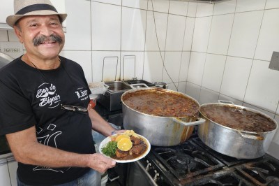 Comandado há 41 anos por Omar Ferreira Cunha, o Bigode, o espaço conquistou fama por sua feijoada servida às sextas e sábados -  (crédito: Reprodução/Bar do Bigode)