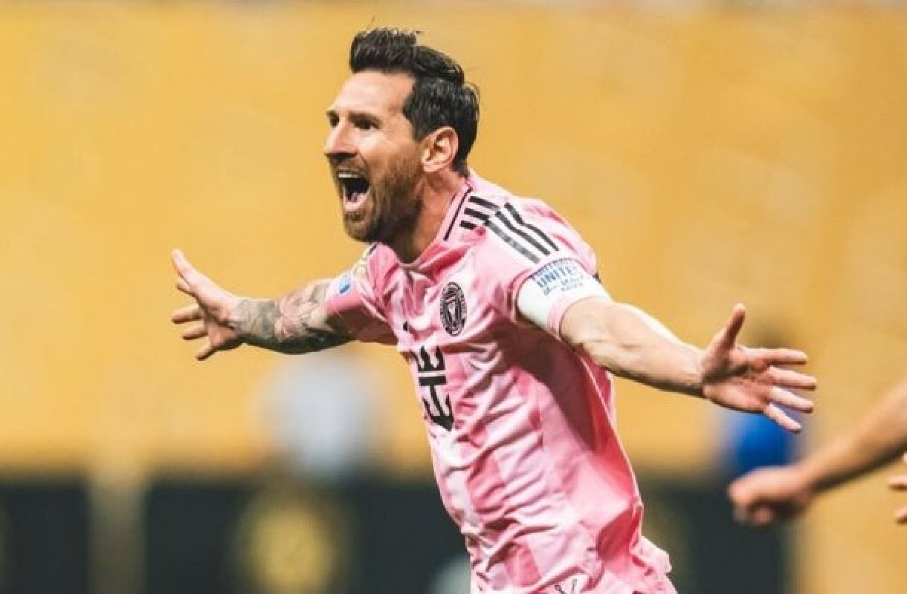 Ex-Corinthians garante ser superior a Messi em cobrança de faltas: ‘Tem muito a aprender’