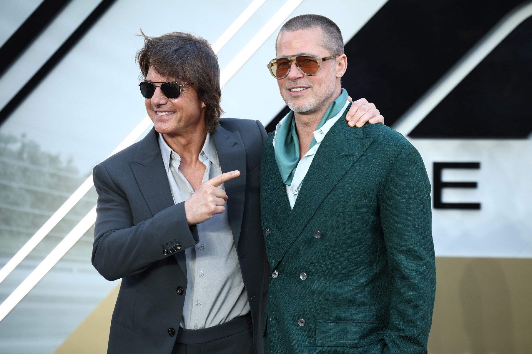 Tom Cruise com Brad Pitt na estreia de 'F1: O filme' em Londres