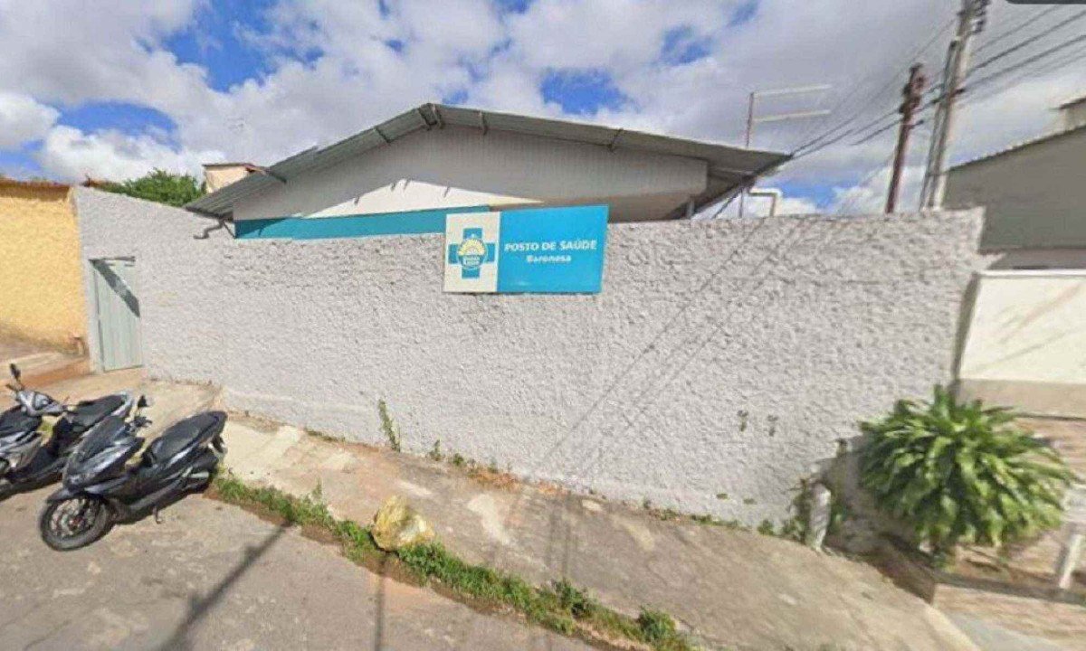 Na UBS Baronesa, em Santa Luzia, Região Metropolitana de Belo Horizonte, foram furtados 11 CPUs, um tablet, uma impressora e receituários -  (crédito: Google Maps / Reprodução)