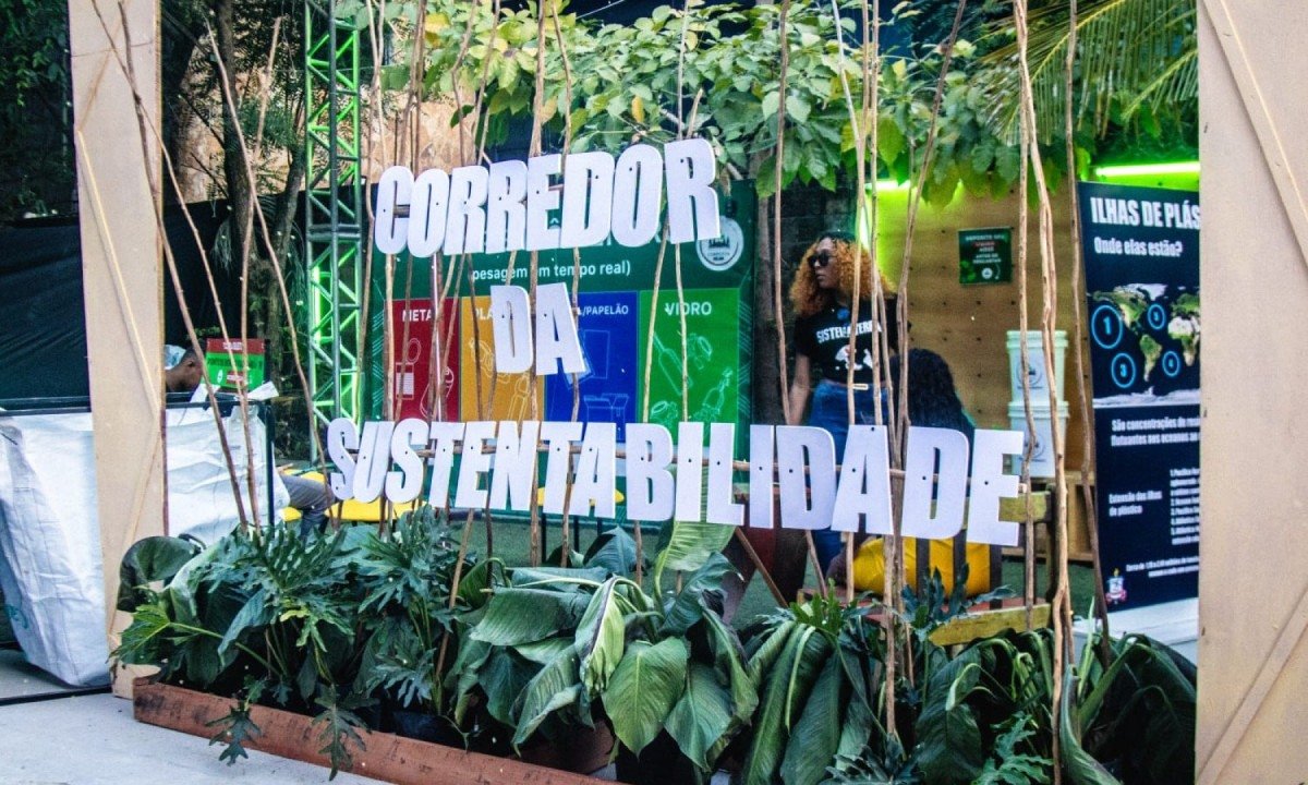 Compostagem ao vivo no "Corredor da Sustentabilidade" no Festival Se Rasgum 2024