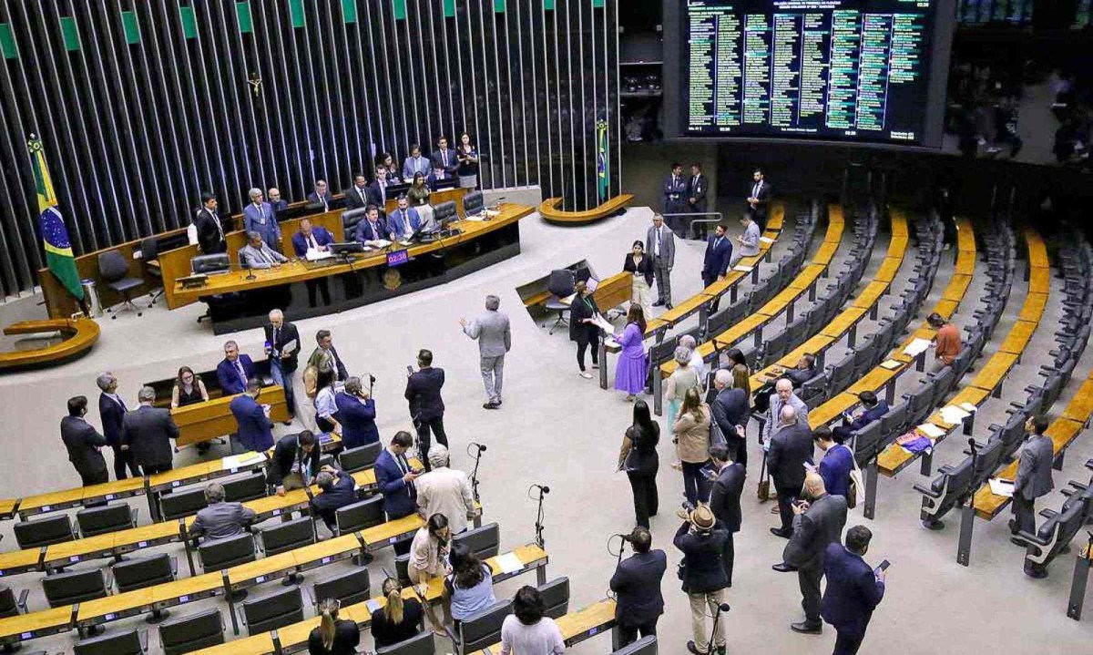 Em votações relâmpago na quarta-feira, parlamentares derrubaram o aumento do IOF -  (crédito: Kayo Magalhães/Câmara dos Deputados)