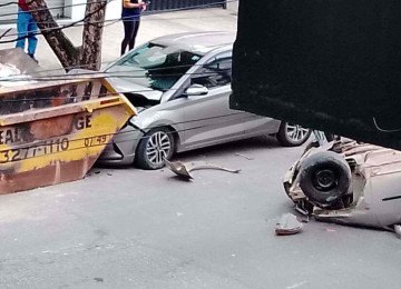 Motorista embriagado capota carro após bater em veículo estacionado -  (crédito: Divulgação)