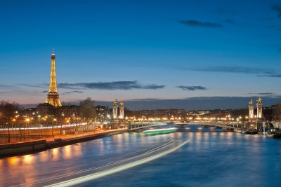 RIO SENA - Um dos símbolos de Paris, o Sena é um dos mais famosos e importantes da Europa. Ele é um dos pontos turísticos de maior projeção da capital francesa, dividindo a cidade em dois lados: a rive gauche e a rive droite.  -  (crédito: Getfunky Paris/Wikimedia Commons)