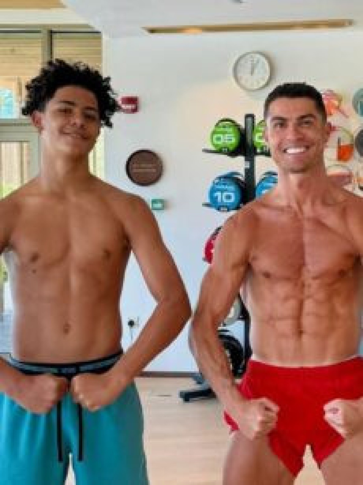 Quantos anos Cristiano Ronaldo Jr. vai ter no último ano de contrato do pai com o Al-Nassr? - No Ataque Internacional