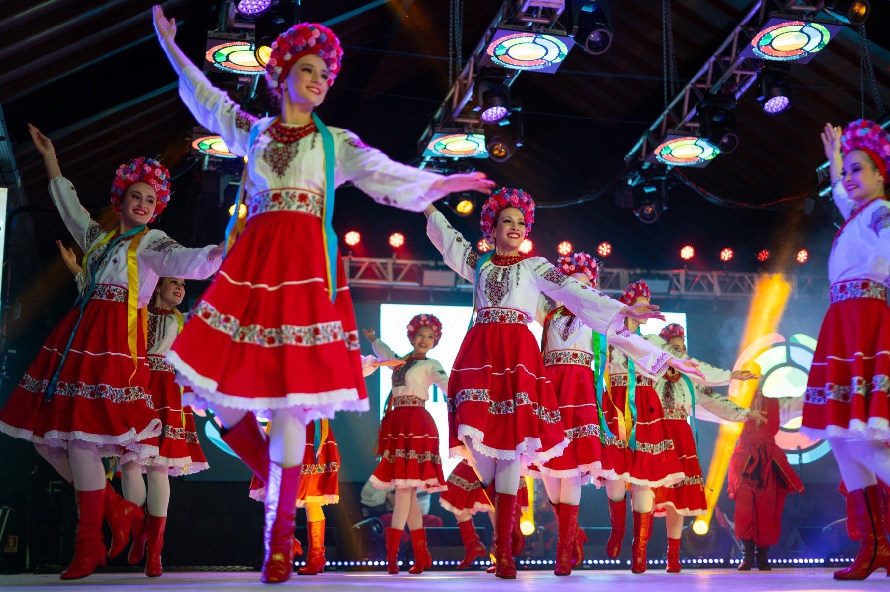 52º Festival Folclore reúne 40 grupos de sete países - DINO