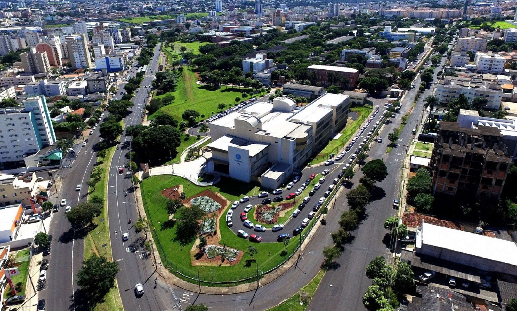UFU abre concurso para técnicos-administrativos com salários de R$ 4,9 mil