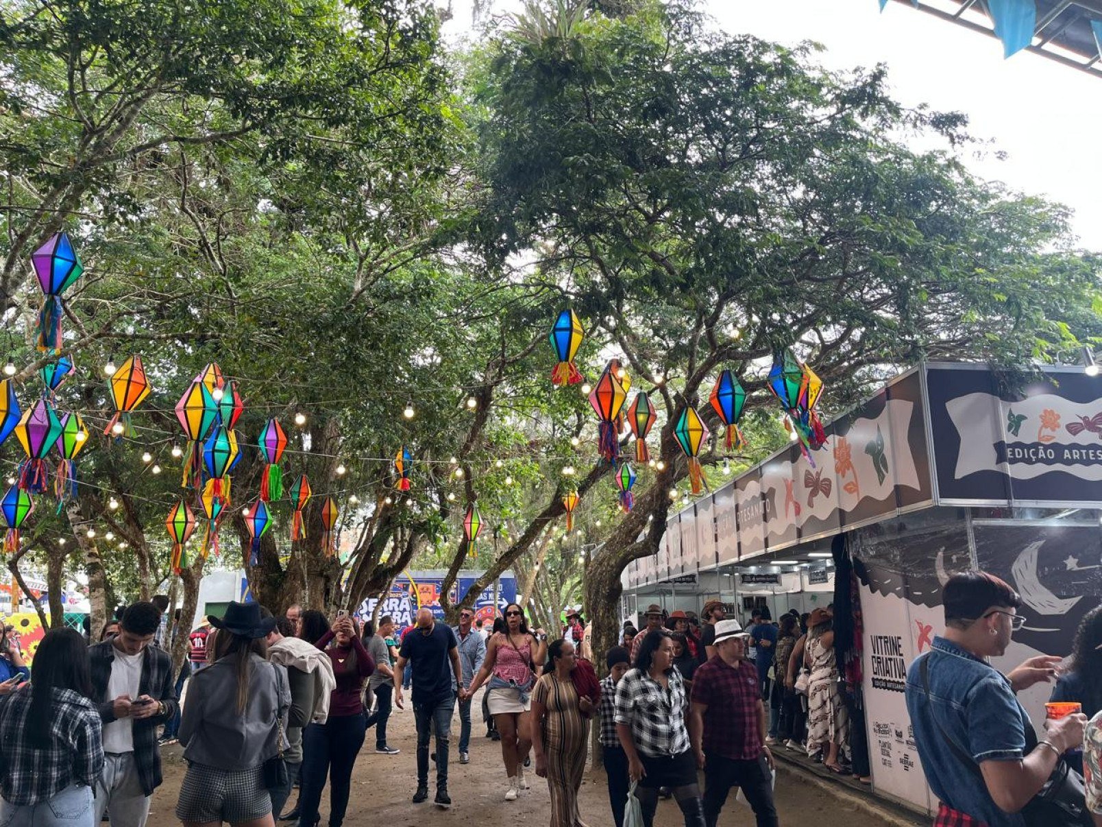 São João em Serra Negra reúne milhares de pessoas diariamente, com a estrela sendo o artista local
