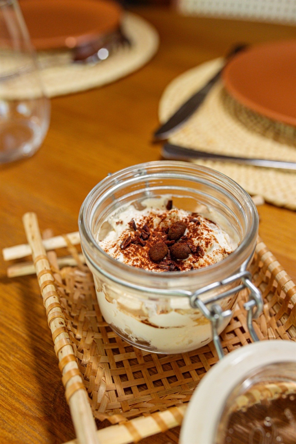 A clássica sobremesa italiana tiramisu se transforma com a presença da fruta nativa bacuri