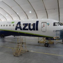 BH: Azul inicia manutenção pesada do avião Embraer E2 de sua frota - Túlio Santos/EM/D.A.Press