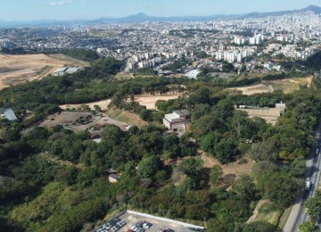 O aterro da BR-040 operou de 1975 até dezembro de 2006, acumulando uma massa estimada de 23,9 milhões de toneladas de lixo -  (crédito: Leandro Couri/EM/D.A. Press.Brasil.MG.Belo Horizonte)