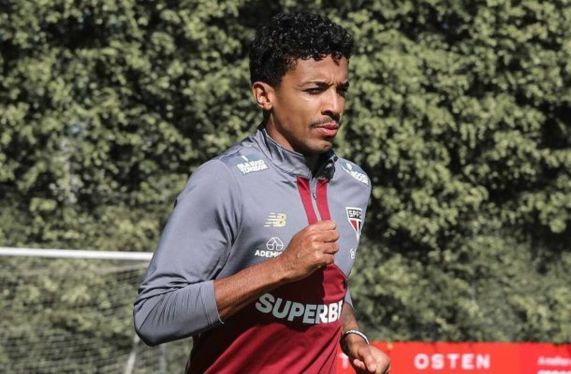 Luiz Gustavo tem retorno com restrições e segue sob cuidados no São Paulo