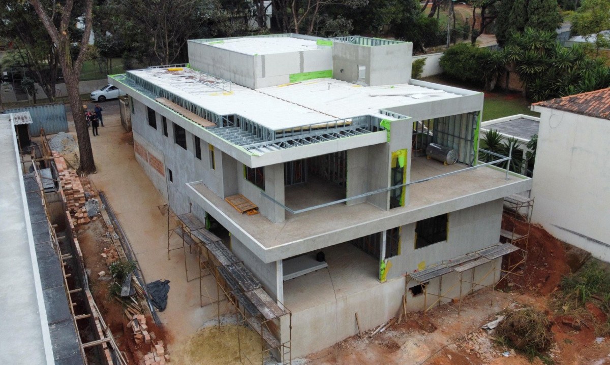 Casa em construção com uso de Light Steel Frame, na Pampulha, em BH, tem custo 21% mais baixo do que se fosse em alvenaria - (crédito: ACERVO METAL LIGHT) Casa em construção com uso de Light Steel Frame, na Pampulha, em BH, tem custo 21% mais baixo do que se fosse em alvenaria - (crédito: ACERVO METAL LIGHT)