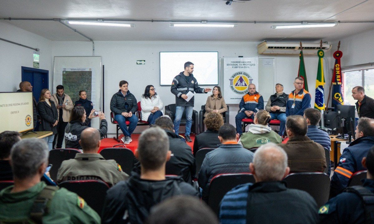 Governador Eduardo Leite faz reunião com autoridades de Lajeado para tratar dos impactos climáticos na região -  (crédito: Mauricio Tonetto / Secom)