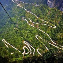 Estrada ‘mais sinuosa do mundo’ impressiona e mete medo - Flickr Boris G
