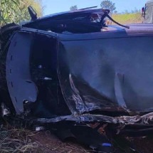 Pai morre e filha fica presa às ferragens em acidente na BR-365 - Divulgação/CBMMG
